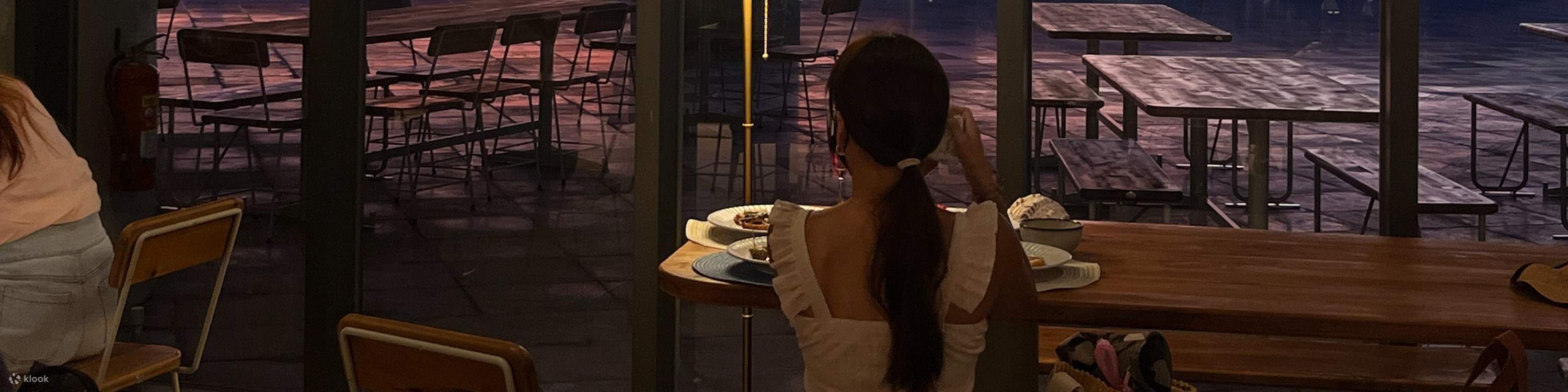 Cicada berkata: Matahari terbenam adalah panjang | Pemandangan malam khemah