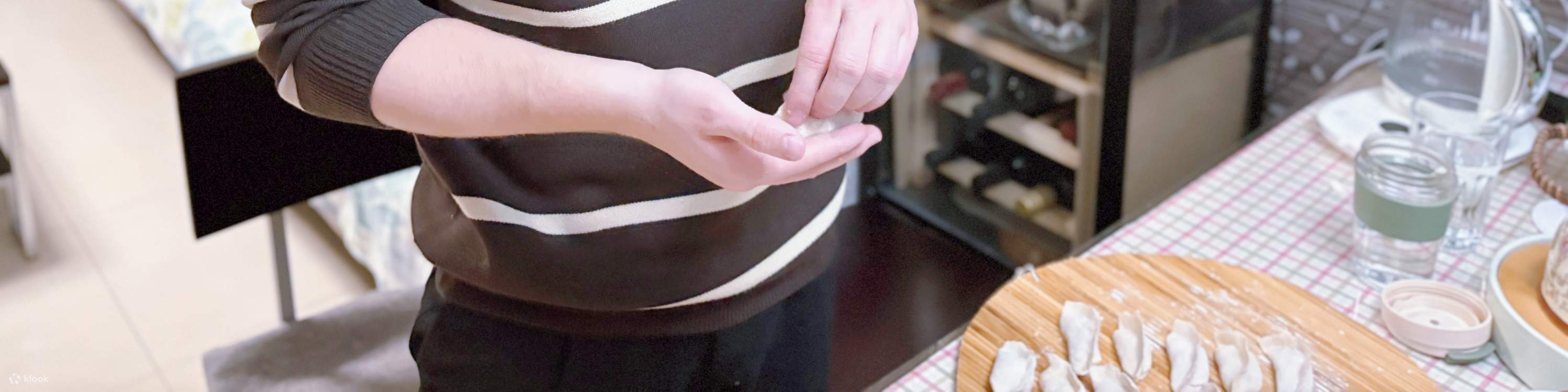 Besuchen Sie den lokalen Markt und lernen Sie, wie man zu Hause Teigtaschen oder Wan Tans zubereitet (vegetarische Version verfügbar) - Eatwith