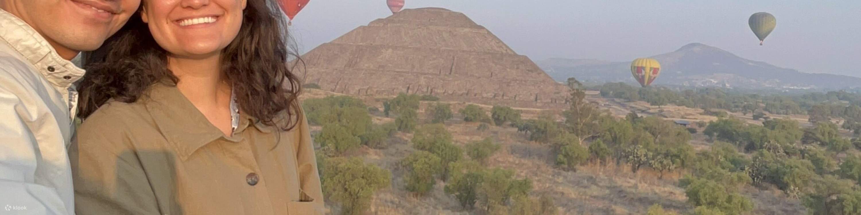 Observe cómo el colorido globo se infla mientras el sol se eleva sobre el antiguo valle de Teotihuacan