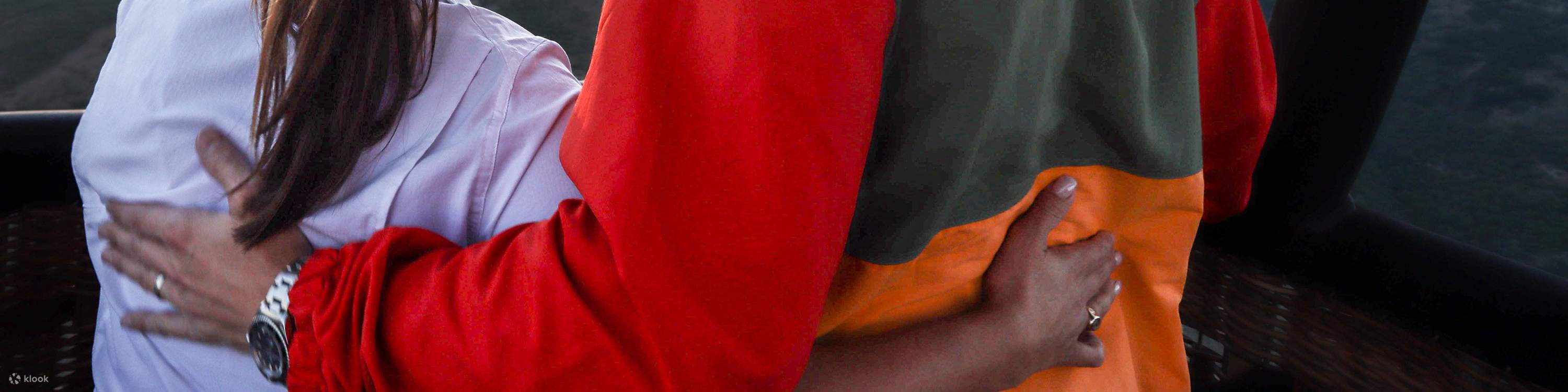 Sanft gleiten durch goldene Himmel und eine magische, romantische Atmosphäre hoch über San Miguel erschaffen.