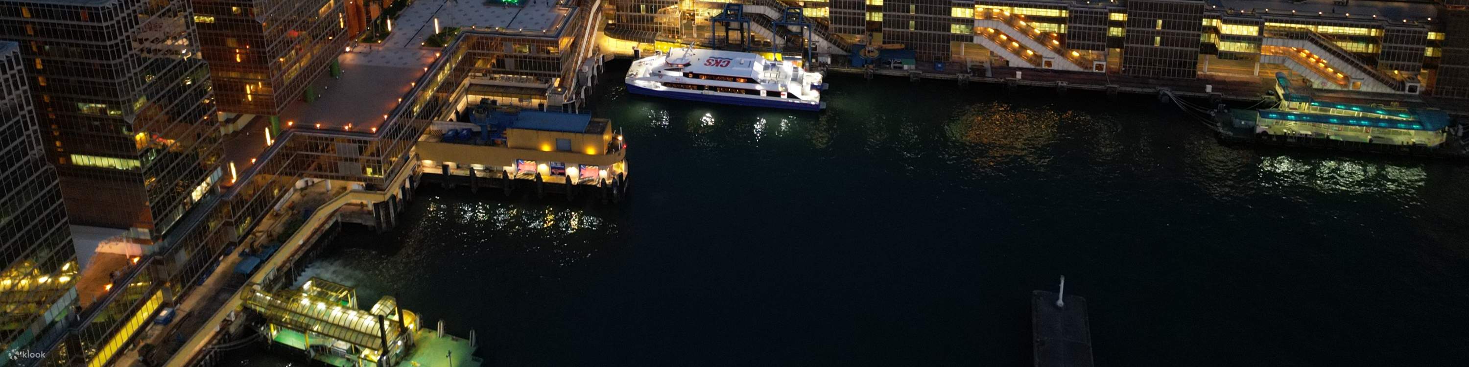 【Victoria Park】Victoria Park è il parco più grande di Hong Kong, in Cina. È un luogo ideale per cittadini e turisti per fare esercizio fisico e svolgere attività ricreative.