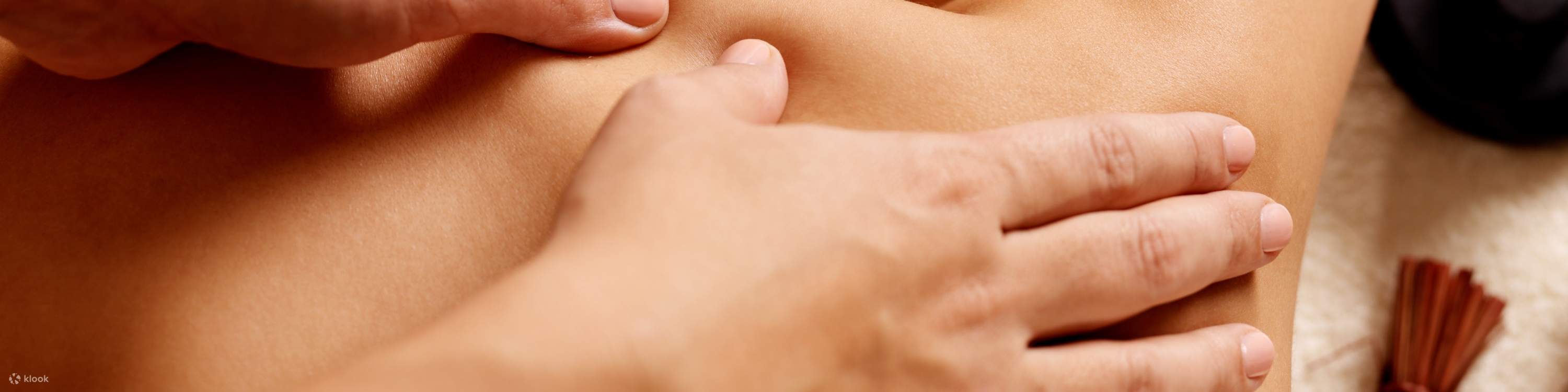 舒压护理体验 - 逃离城市的喧嚣，沉浸于我们的舒压护理体验。舒压护理体验始于一次针对性按摩，再进行面部护理放松身心