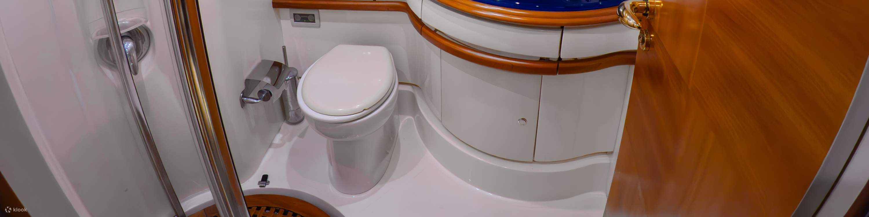 貸切プレミアムヨットチャーター ゼンシー3号（シンガポール / Zenithyachtcharters提供）