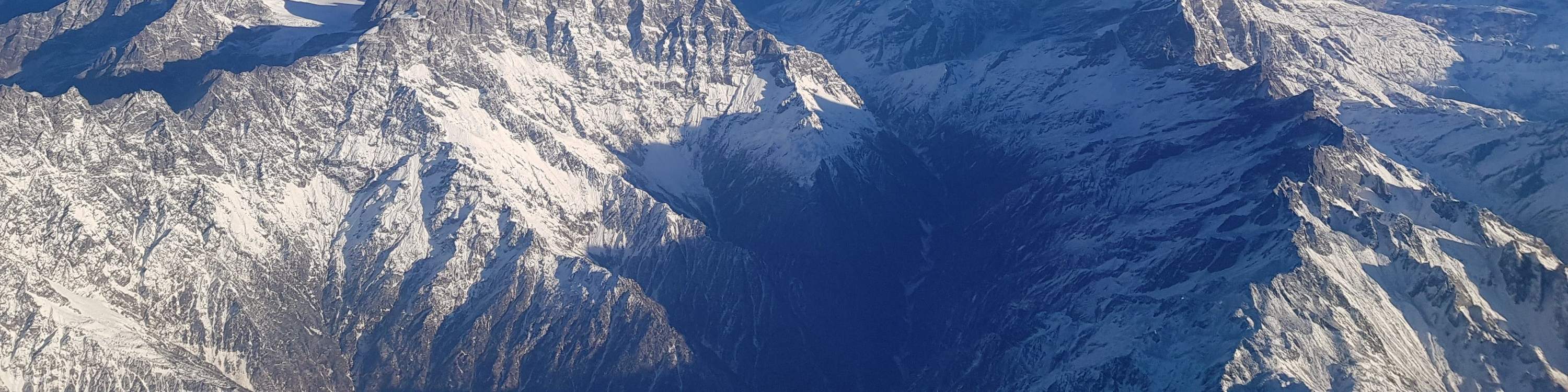 Pemandangan Himalaya selama penerbangan