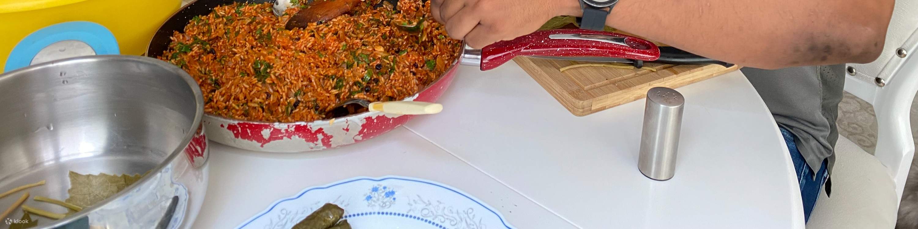 Clase de cocina tradicional de Dolma turco en una casa local