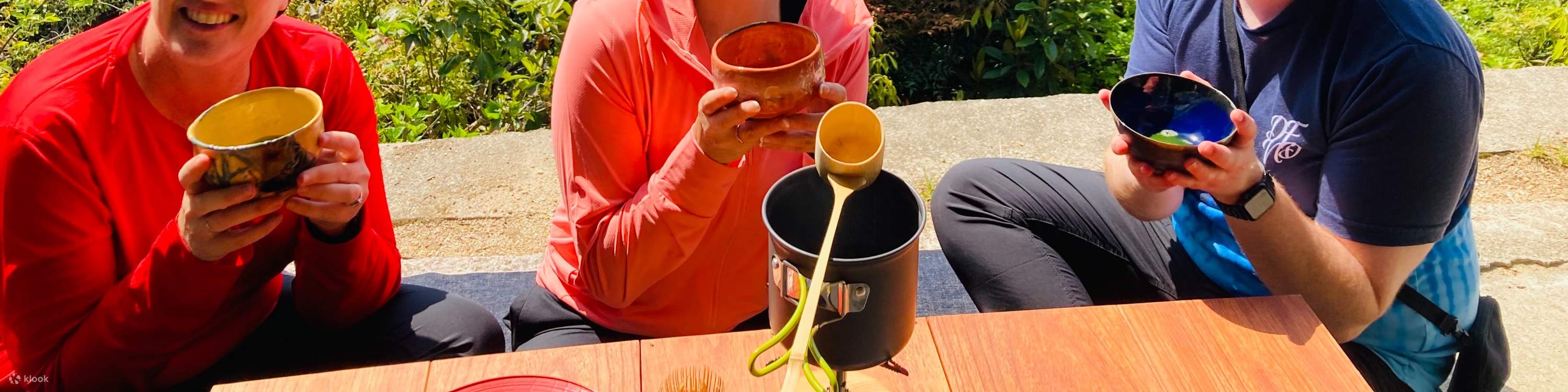 在行程亮點中，享受露天茶道，品嚐抹茶和甜點