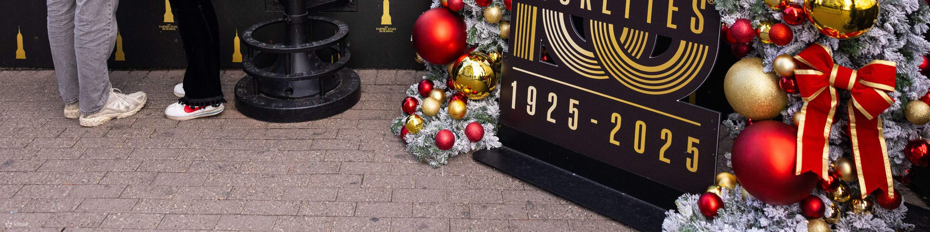 Disfrute de unas felices fiestas en las plataformas de observación, decoradas para sumergirle en el espíritu festivo.