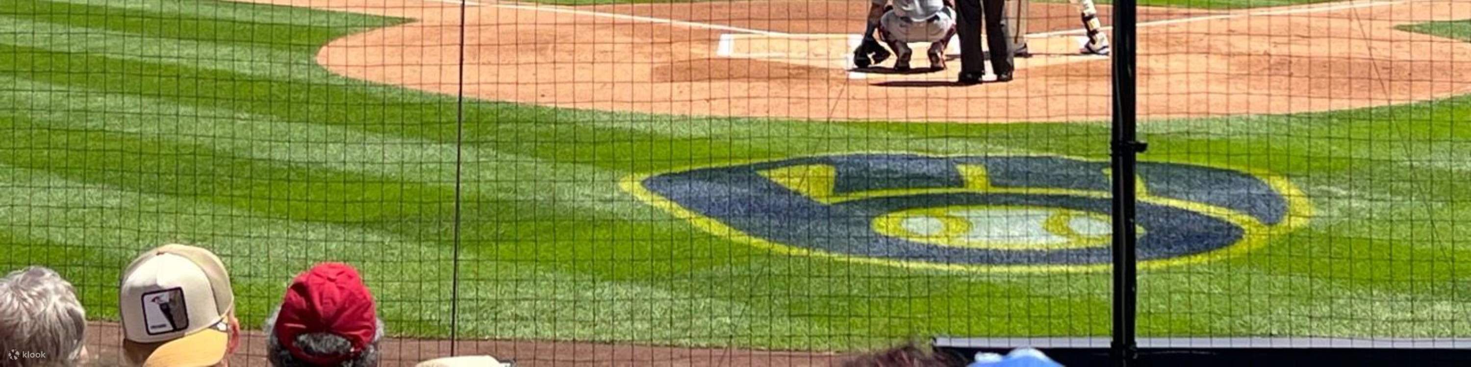 Tempat duduk Lower Baseline memberikan pengalaman yang lebih dekat dengan keselesaan yang tiada tandingan dan garis penglihatan yang terbaik