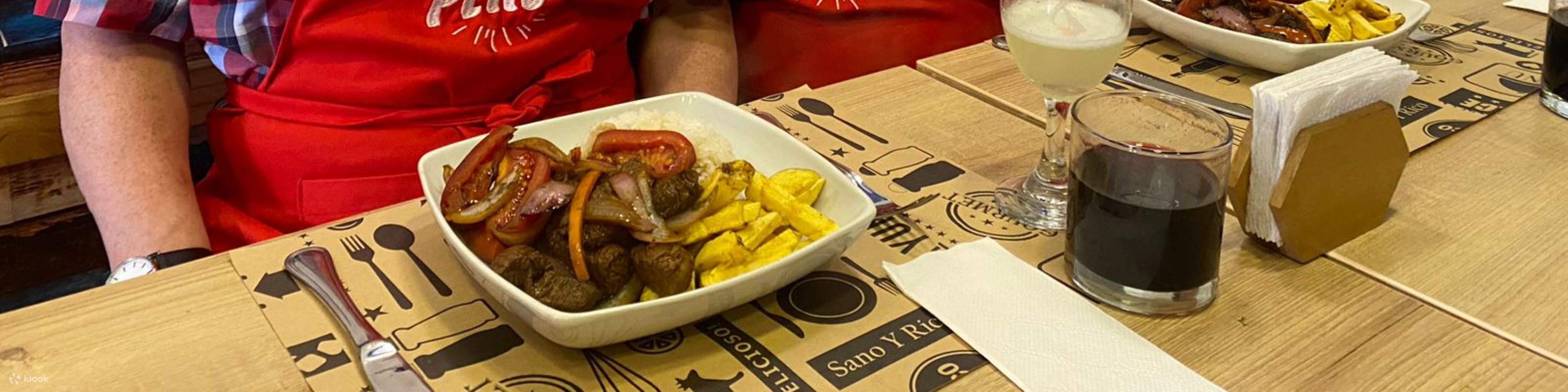 Adquiera experiencia práctica elaborando una deliciosa y tradicional causa rellena desde cero.