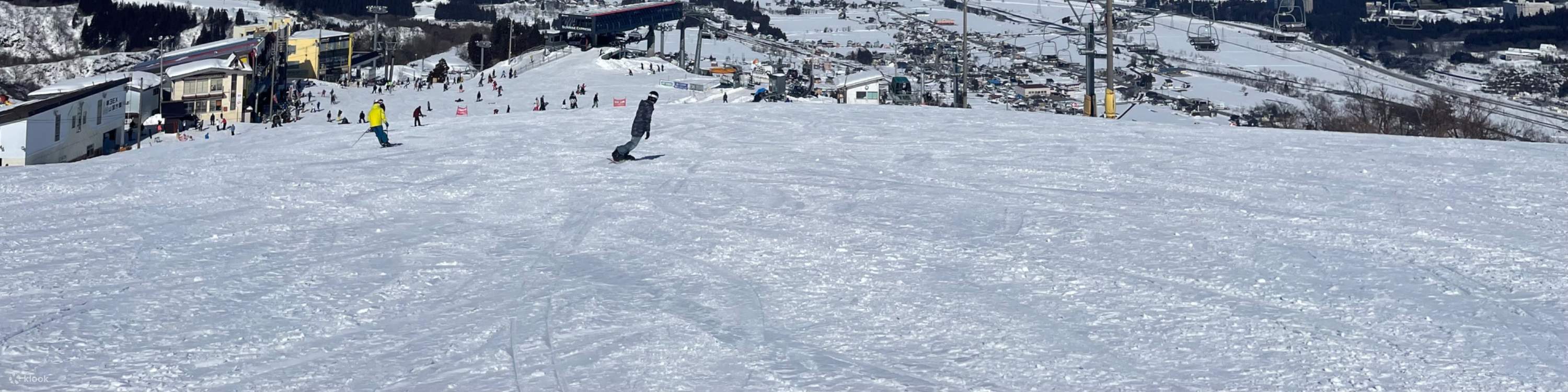 多个滑雪场丰富的地形，既能享受滑雪快感又能眺望群山绝景。