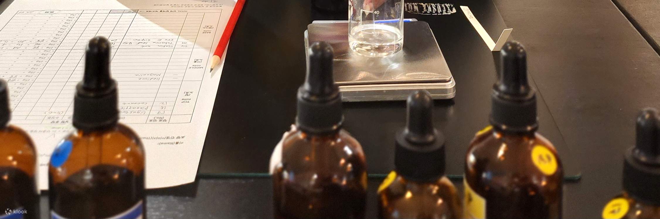 Je crée ma formule et la mélange à la main.