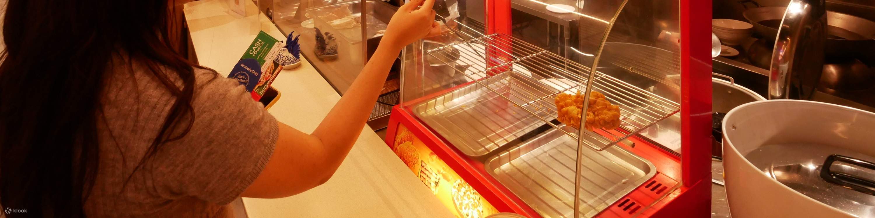 中央世界一楼的 HUG THAI 街头小吃