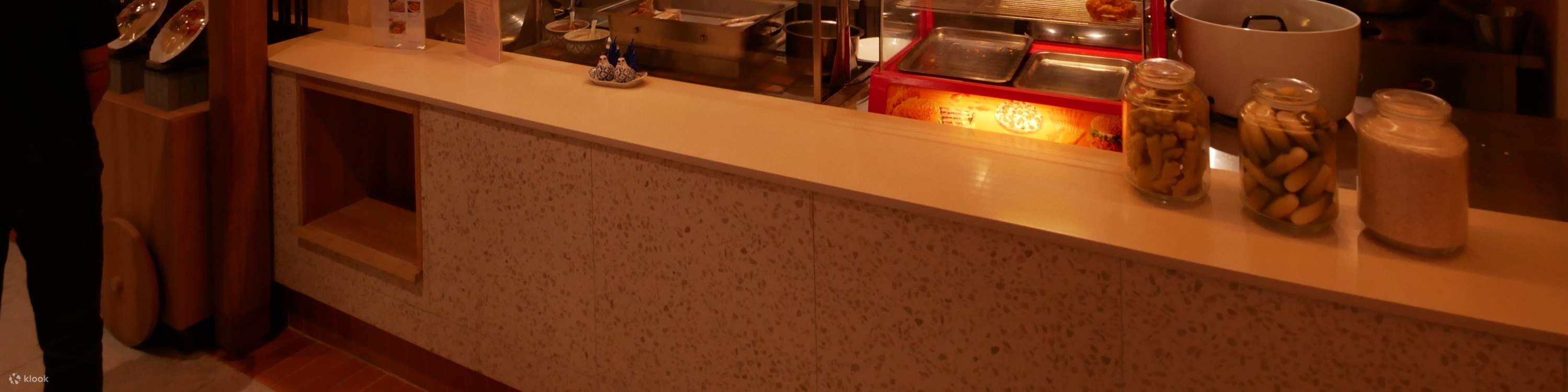 中央世界一楼的 HUG THAI 街头小吃