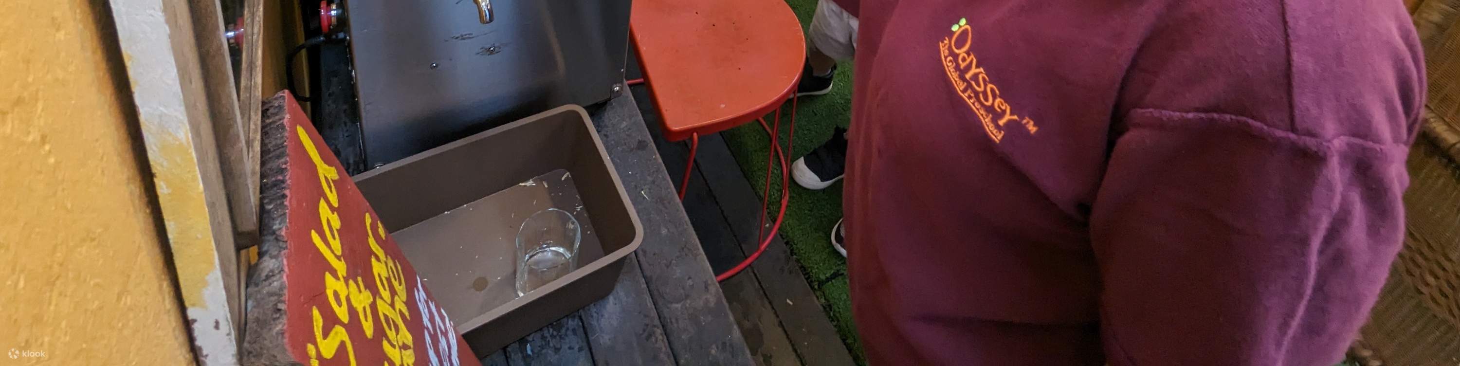 Laboratorio di Insalate e Lavorazione della Canna da Zucchero al The Sundowner