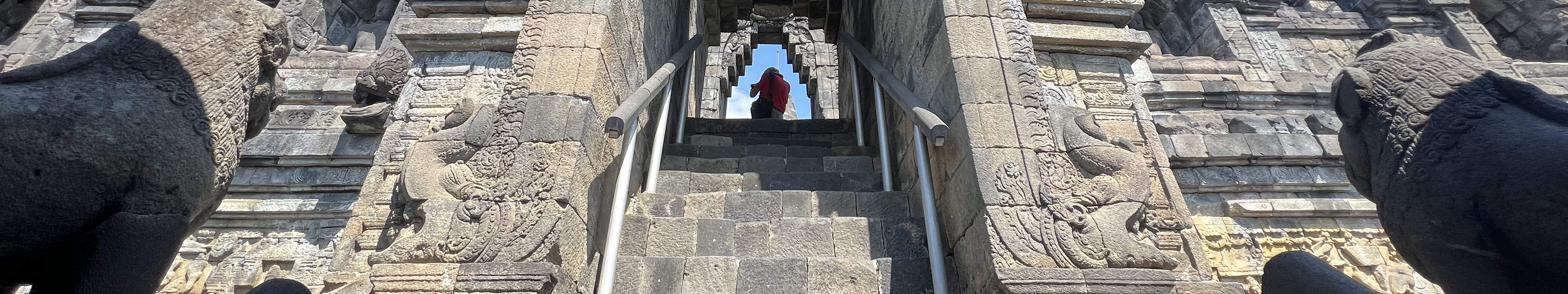 Lawatan Melihat Matahari terbit di Punthuk Setumbu, Borobudur Temple & Menaiki Jeep di Merapi