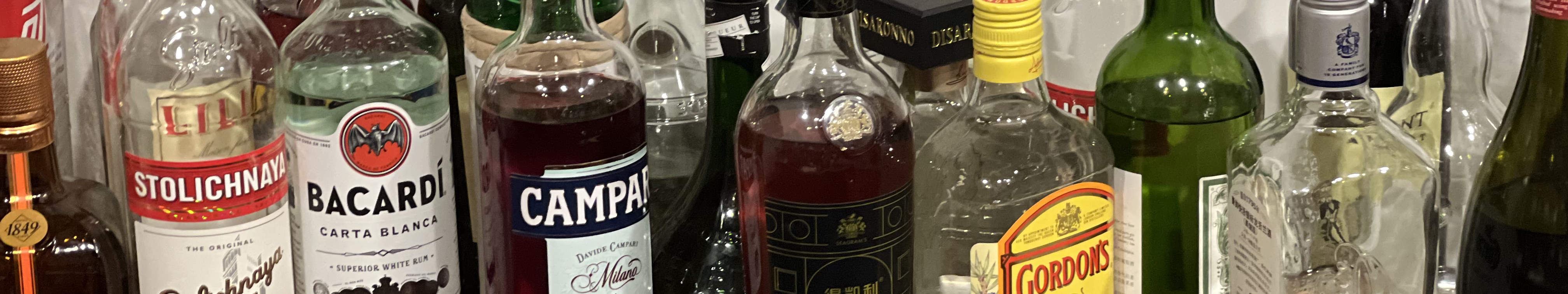 Belajar membuat koktail dan bersosialisasi di bar tepi jalan Yongjia Road