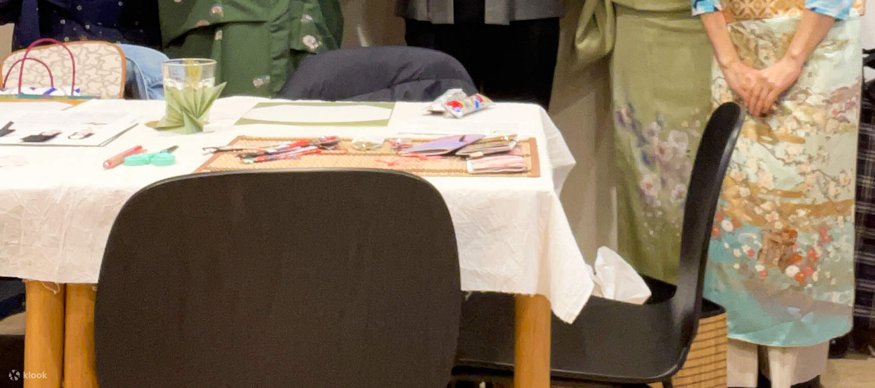 They sign their certificates with the ballpoint pens in the washi doll covers they made themselves. 