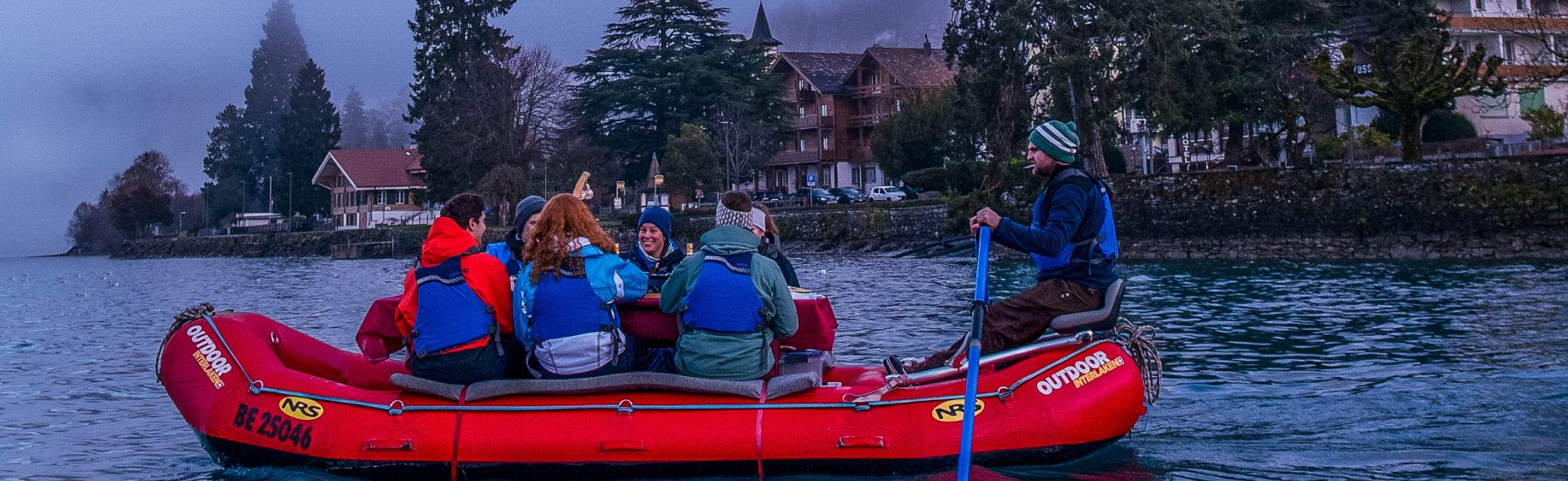 Raclette Rafting di Interlaken di tasik Brienz
