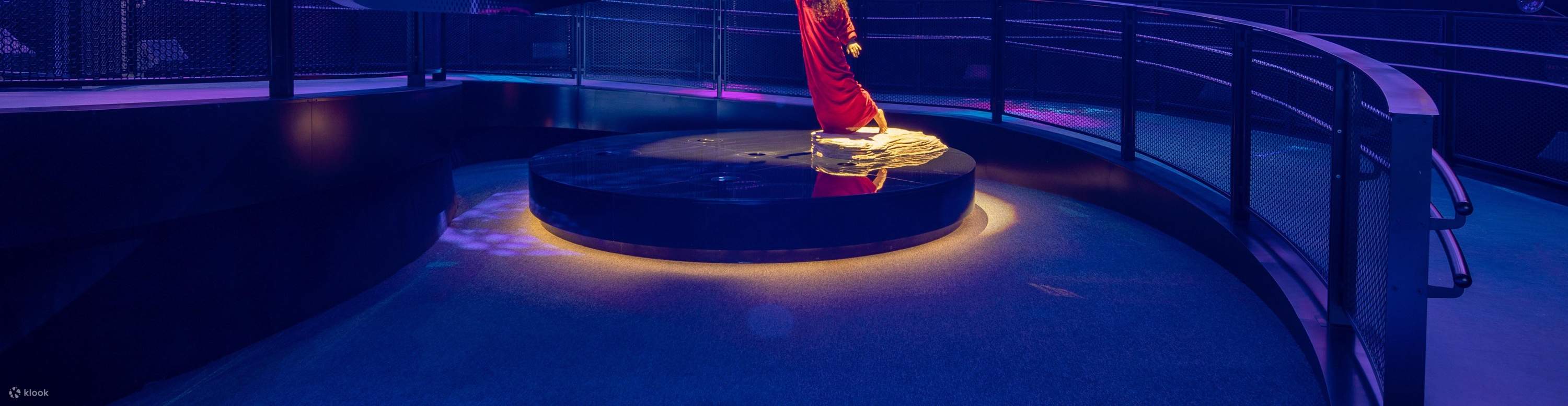 Alif - モビリティ館では、過去、現在、未来を通して、時空を超えた旅をお楽しみいただけます。