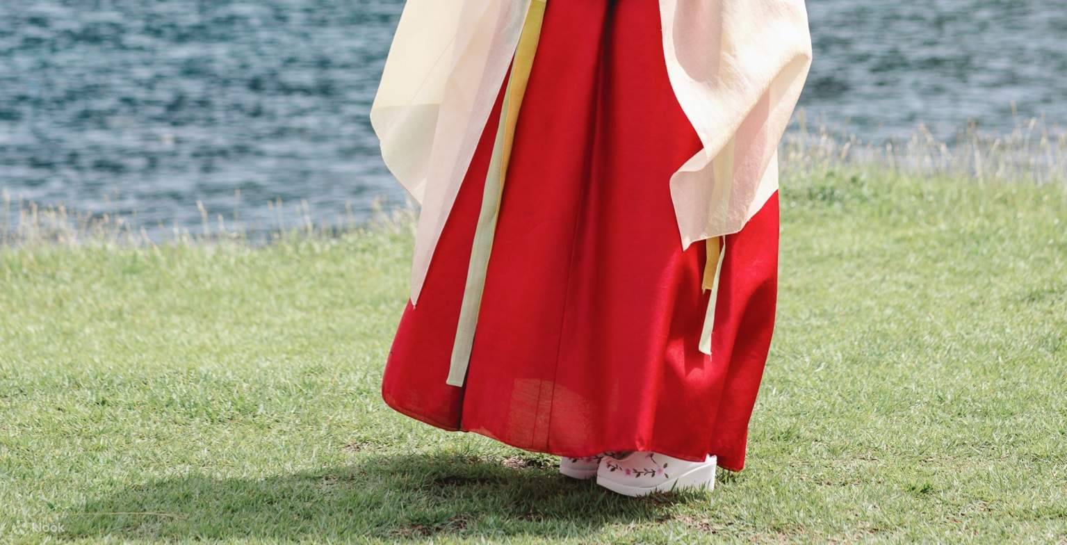 Pengalaman Pemotretan Outdoor dengan Hanbok Tradisional di Pulau Jeju