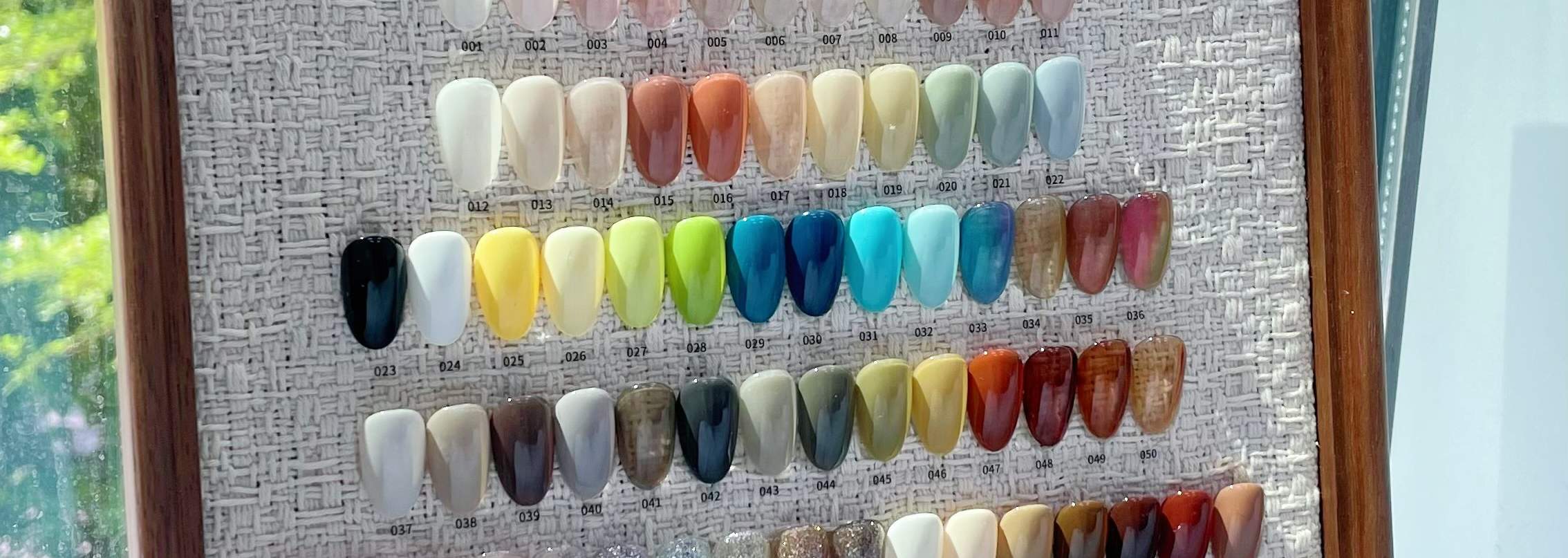 เจลของเราเป็นออร์แกนิกและมาจากธรรมชาติ พร้อมใบรับรอง มั่นใจได้เลยว่าเราคัดสรรสิ่งที่ดีที่สุดเพื่อคุณ และให้เราดูแลเล็บของคุณนะคะ