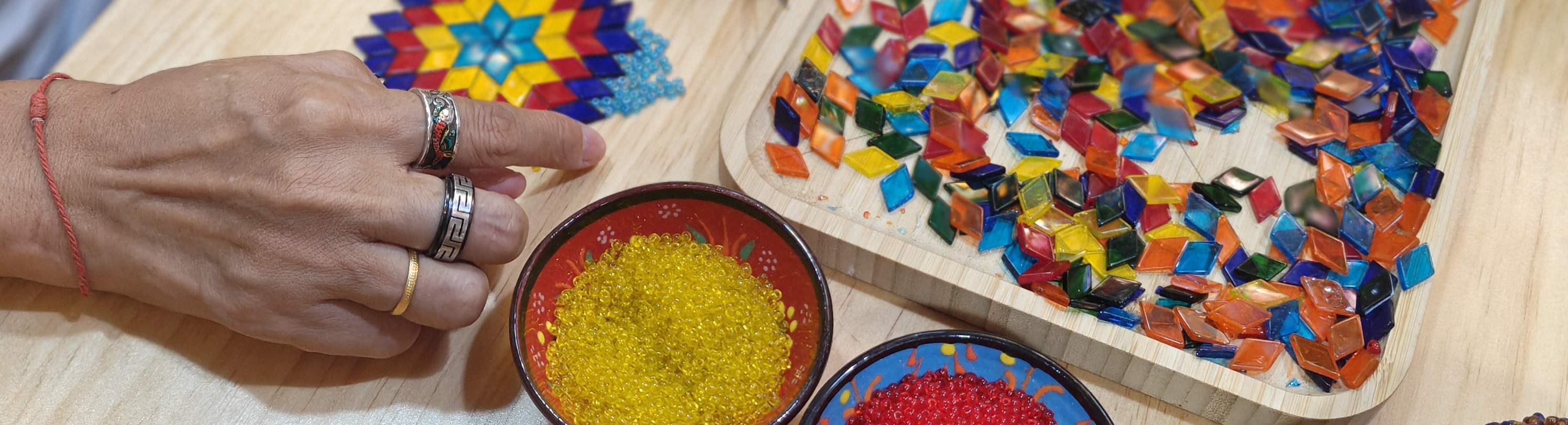 Atelier de lampes mosaïques à Singapour