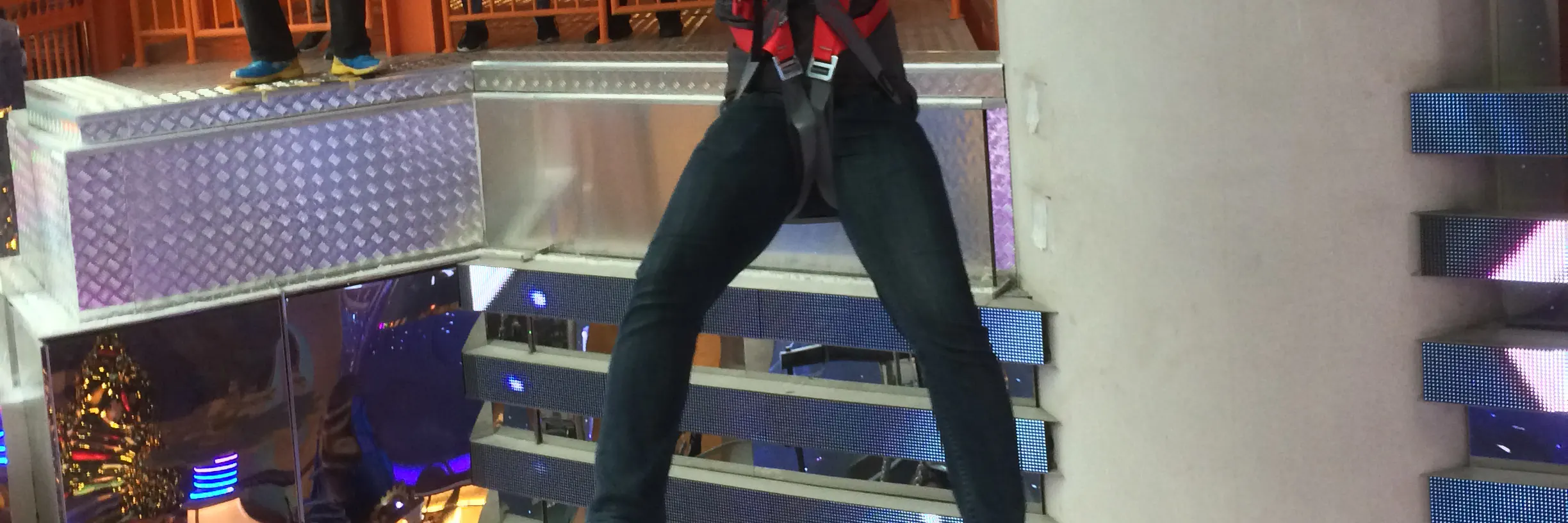 悬在空中