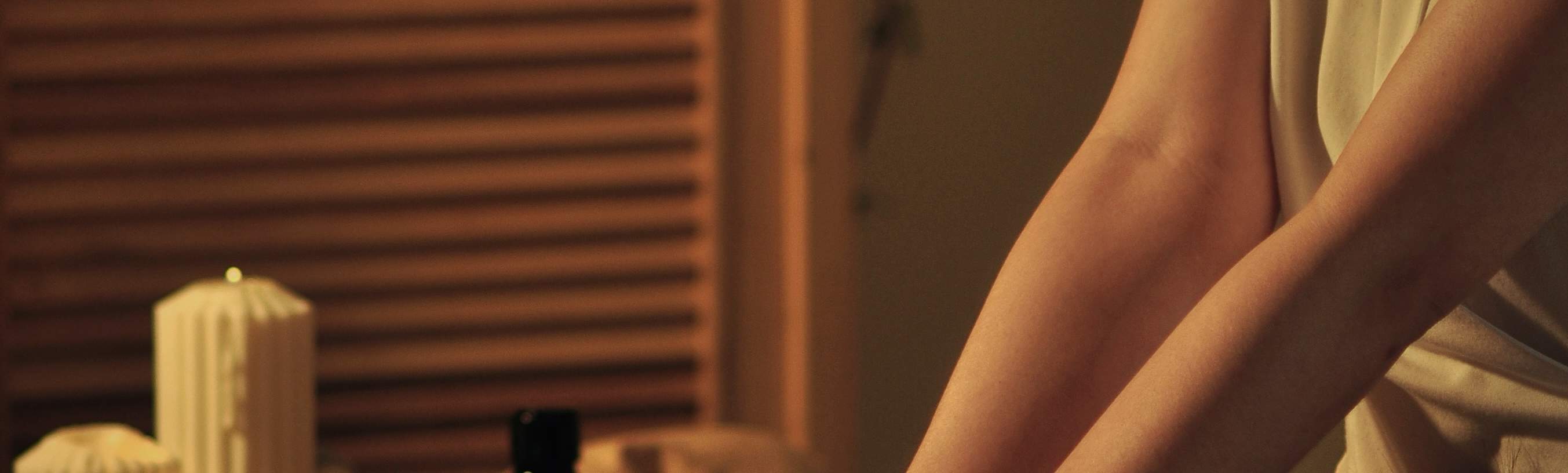 Notre massage aux tapis d'herbes de 90 minutes combine des techniques expertes avec un tapis unique infusé aux herbes pour soulager les tensions musculaires. Cette thérapie vietnamienne traditionnelle offre une relaxation profonde et un rajeunissement com