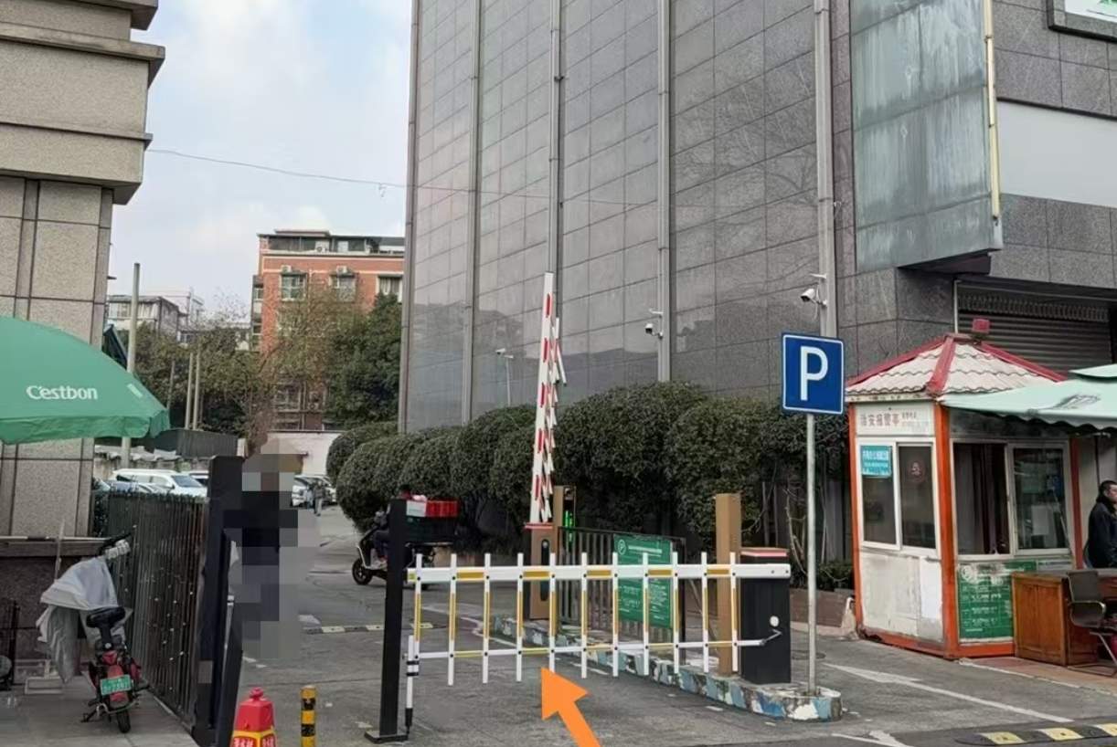 Pusat Pengalaman Budaya Hanfu Istimewa Chengdu (Sewa Hanfu + Pilihan Termasuk Pengalaman Hanfu dengan Tatarias + Pilihan Pengalaman Hanfu dengan Jurugambar Luar selama 1 Jam + Pelbagai Pilihan Pakaian yang Cantik + Perkhidmatan Berkualiti Tinggi)