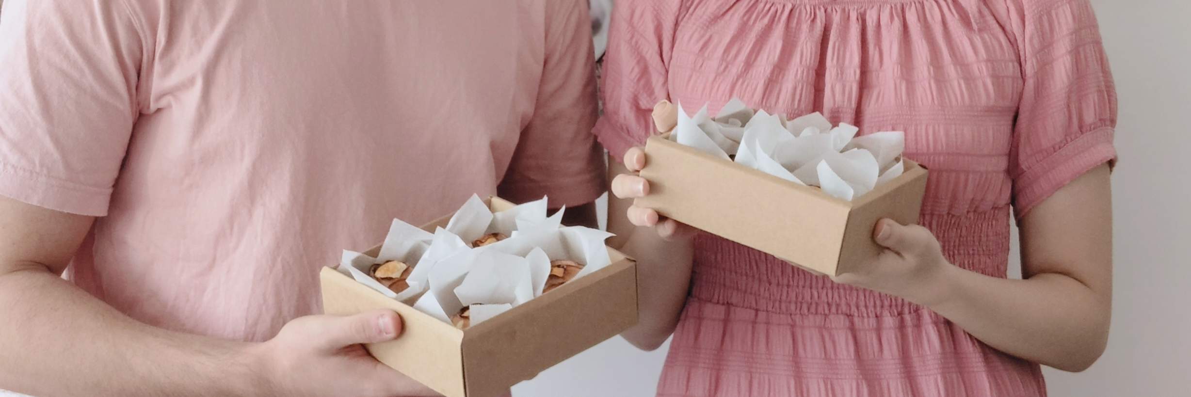 Torta allo zabaione con mela e rosa