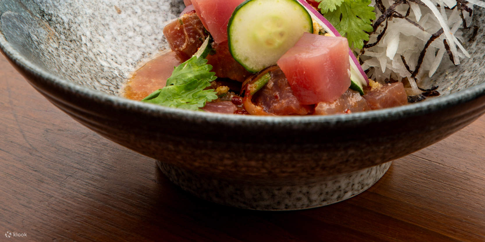 อะโบฟ อีเลฟเว่น รูฟท็อป บาร์ แอนด์ เรสเตอรองท์