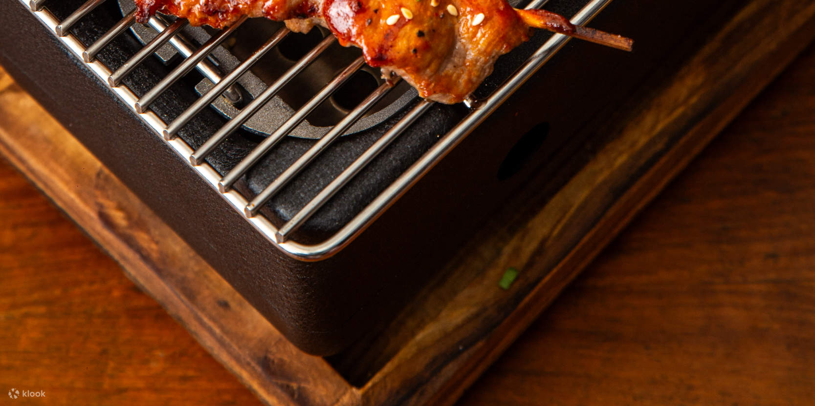 อะโบฟ อีเลฟเว่น รูฟท็อป บาร์ แอนด์ เรสเตอรองท์