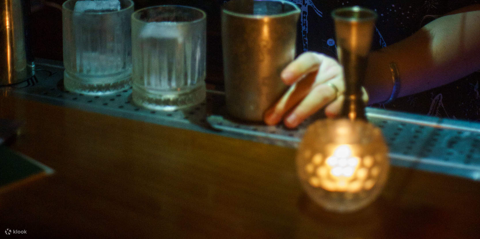 Trải nghiệm cocktail bí mật ở Hà Nội