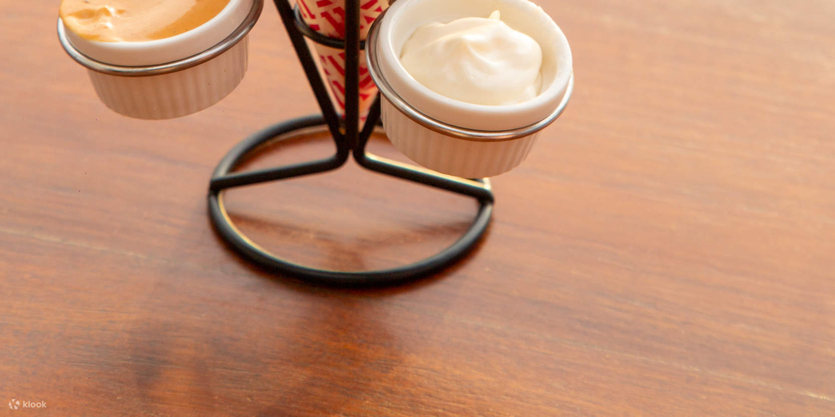 อะโบฟ อีเลฟเว่น รูฟท็อป บาร์ แอนด์ เรสเตอรองท์