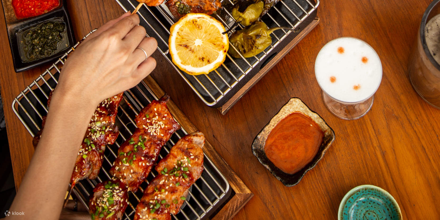 อะโบฟ อีเลฟเว่น รูฟท็อป บาร์ แอนด์ เรสเตอรองท์