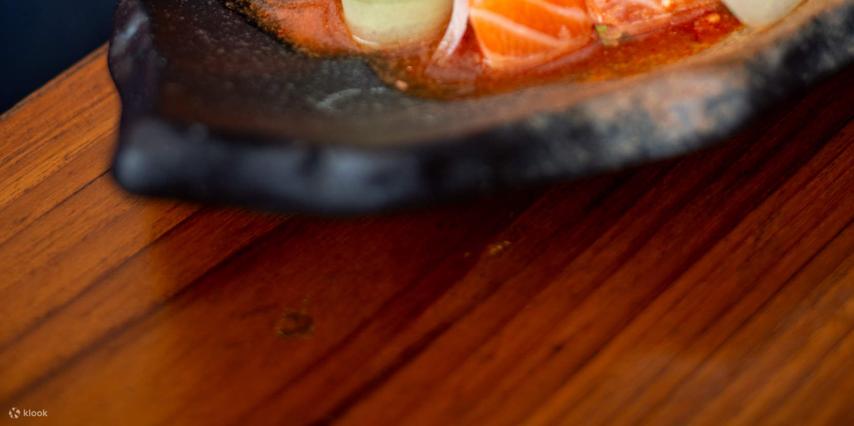 อะโบฟ อีเลฟเว่น รูฟท็อป บาร์ แอนด์ เรสเตอรองท์