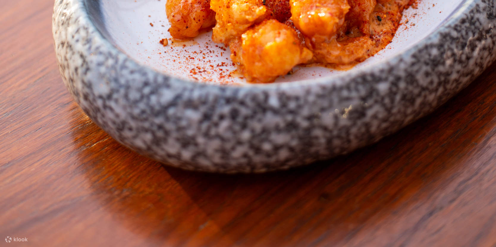 อะโบฟ อีเลฟเว่น รูฟท็อป บาร์ แอนด์ เรสเตอรองท์