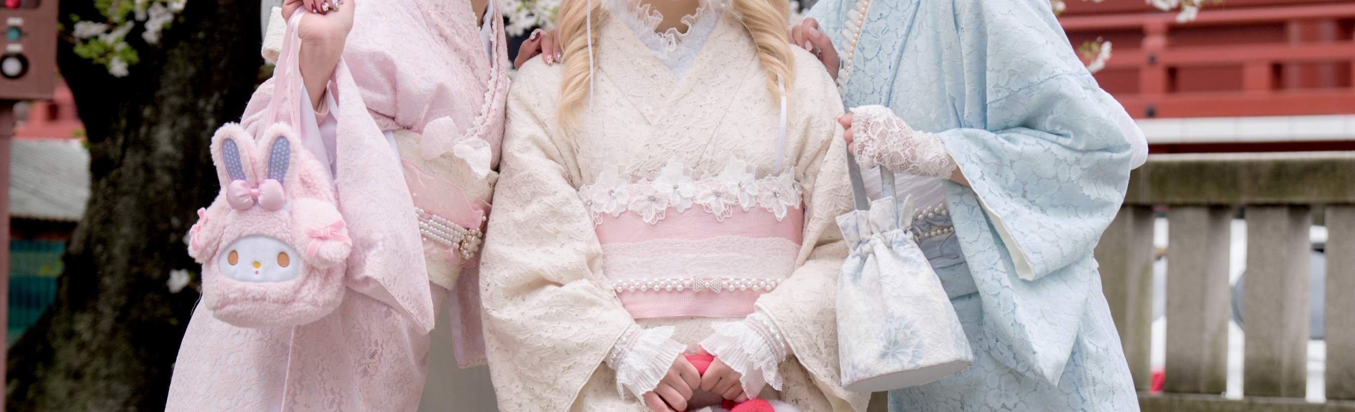 [Style cosplay exclusif Klook] Apportez vos produits dérivés de personnage préférés à Asakusa pour découvrir un style de kimono unique ! (※①Le kimono est de la même couleur que celle du personnage et peut ne pas correspondre à la photo. ②Le sac à main est