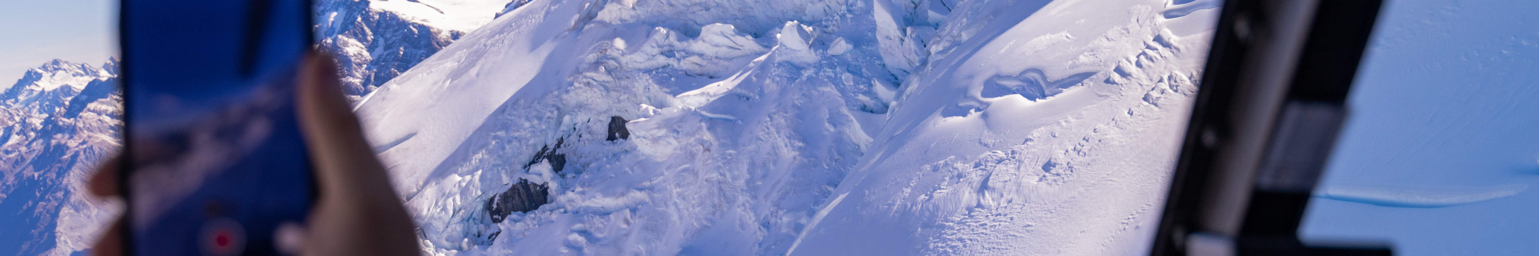 Человек, фотографирующий что-либо