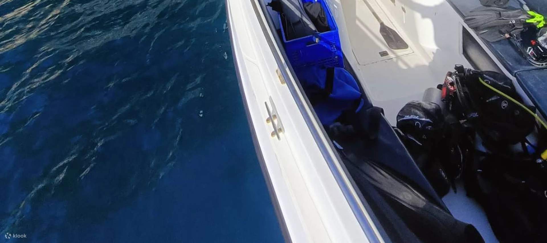 Parti per un'avventura subacquea a Koh Phi Phi con la certificazione PADI Open Water Diver – dove ogni immersione svela la bellezza del paradiso sottomarino di Phi Phi