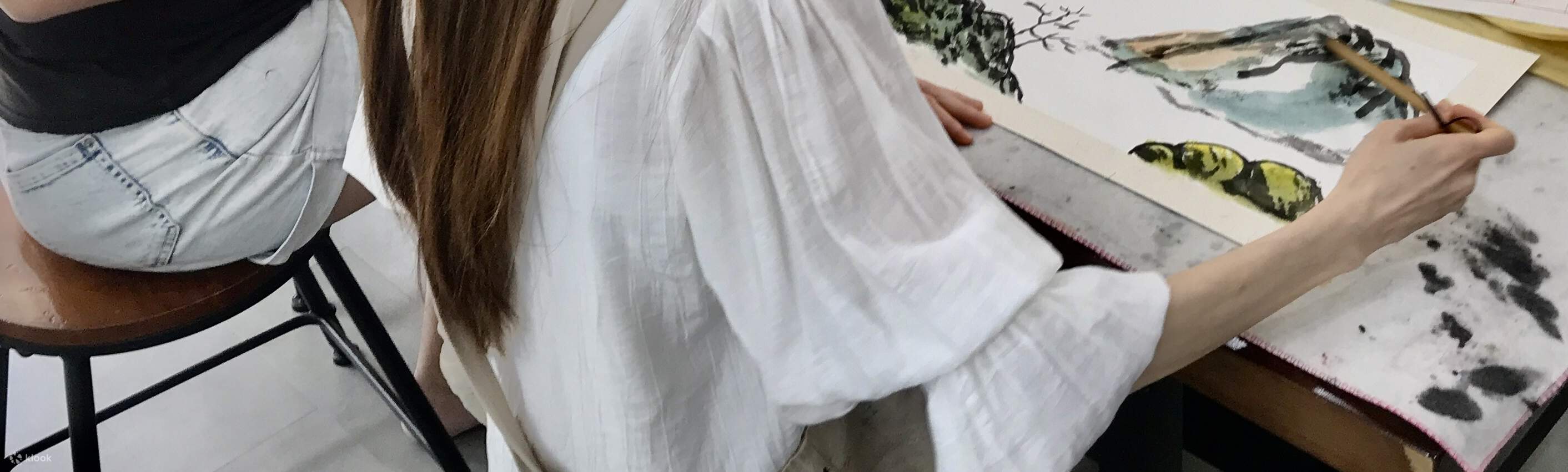 沉浸在墨与笔的艺术中，尽情放松身心、挥洒创意