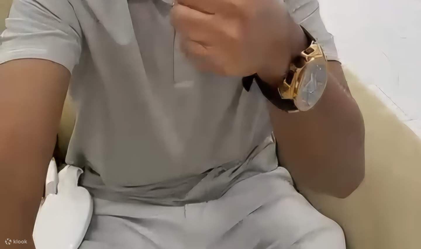 Daumen hoch für strahlendere, weißere Zähne!