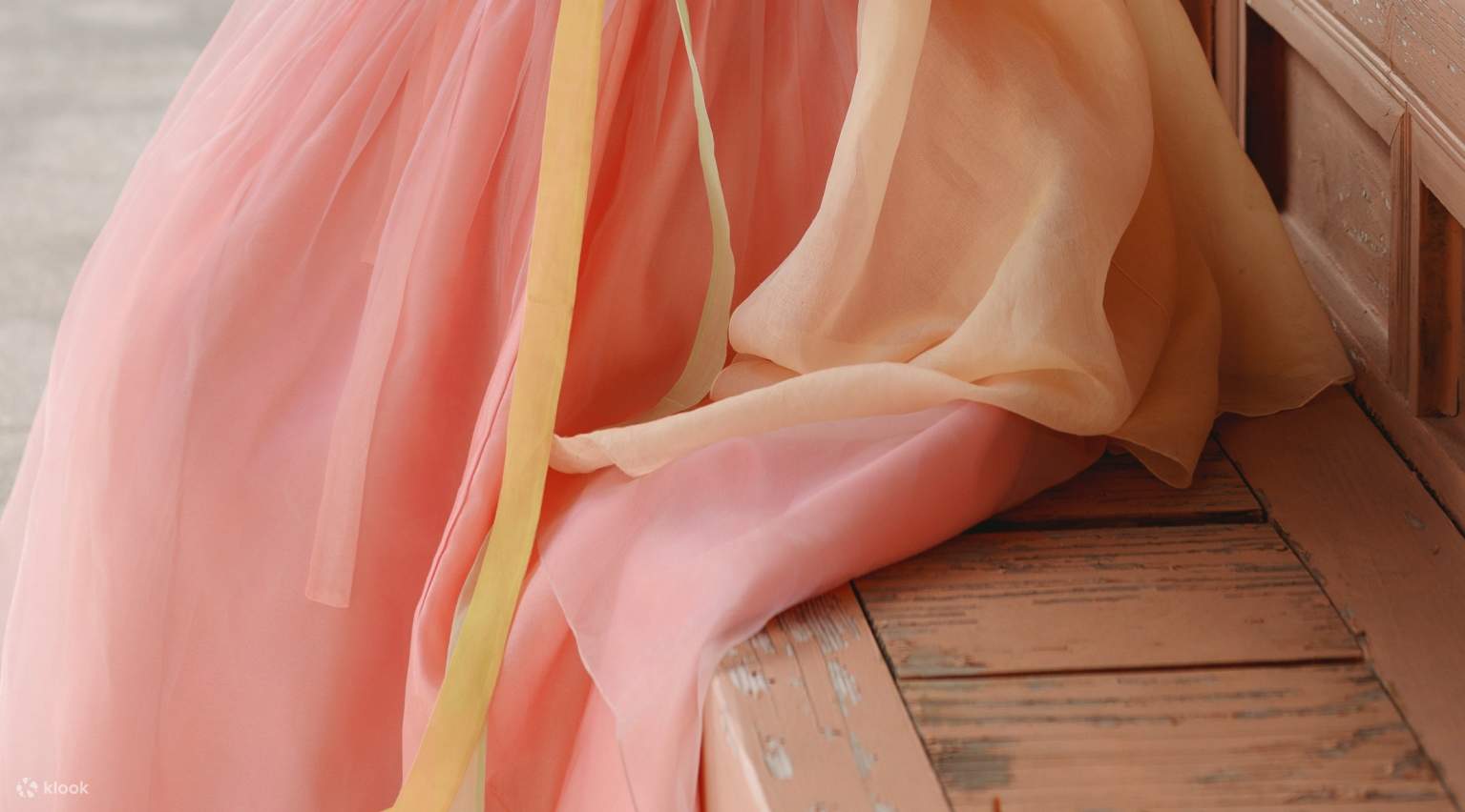 Traditional Hanbok Outdoor Photoshoot Experience in Jeju Island