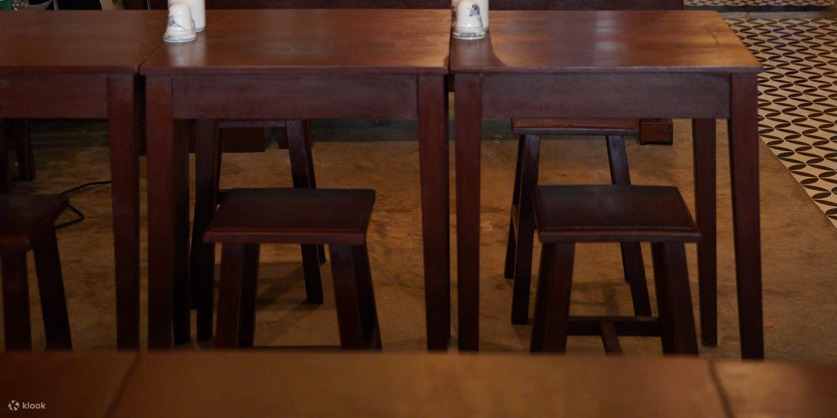 Com 1990 레스토랑에서 정통 베트남 요리를 경험하세요