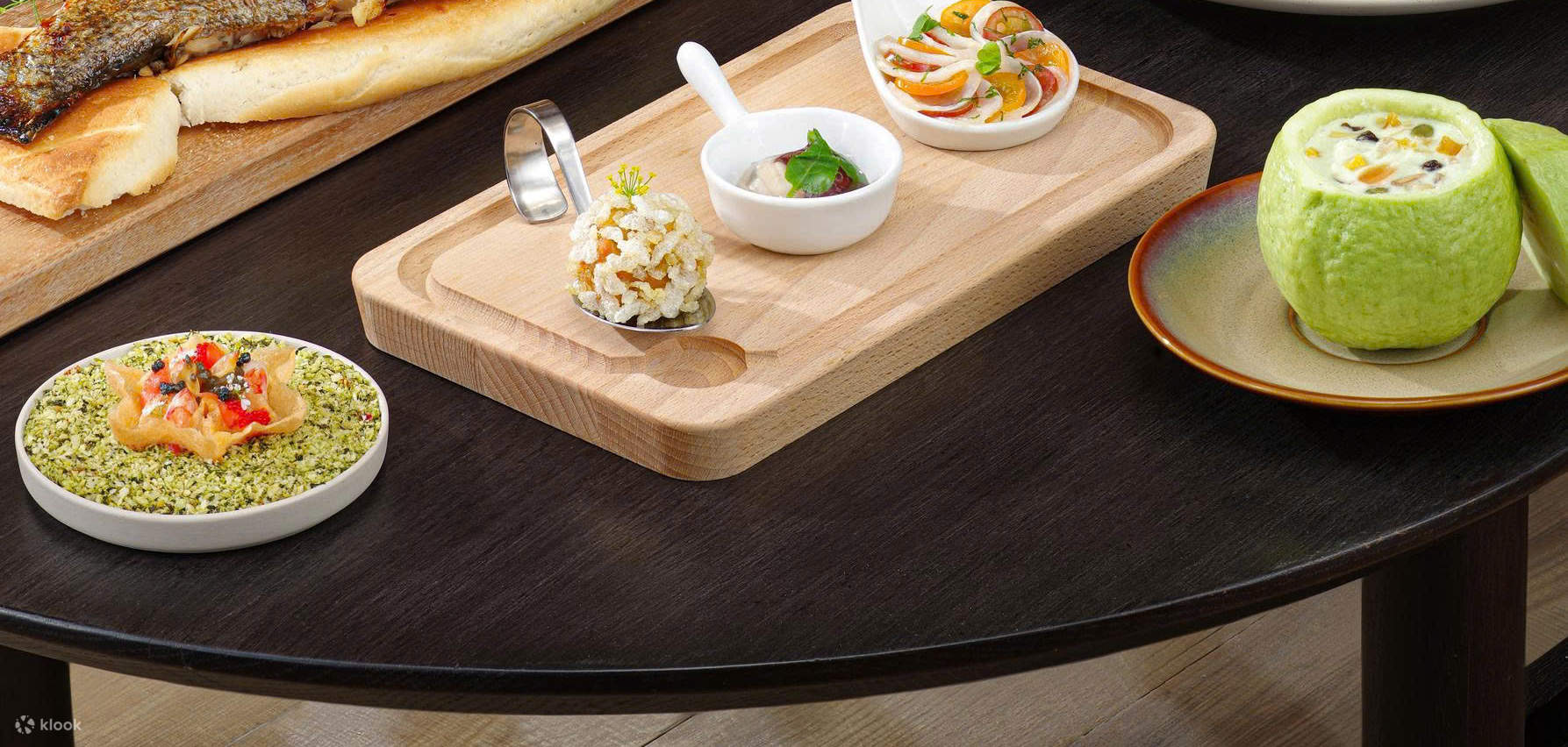 Menu Set Vietnam & Barat yang Autentik di Oakwood Ha Long