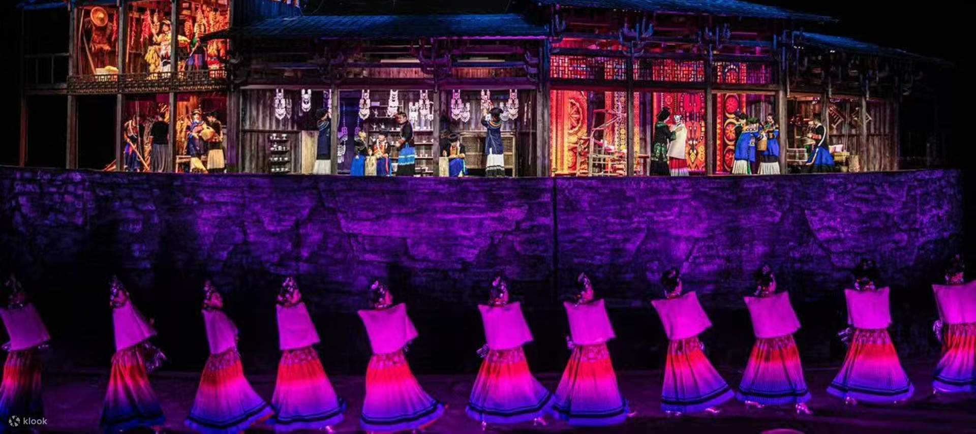 The opening chapter uses the core imagery of the 