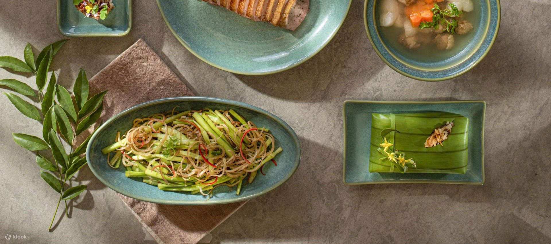 Menu Set Vietnam & Barat yang Autentik di Oakwood Ha Long