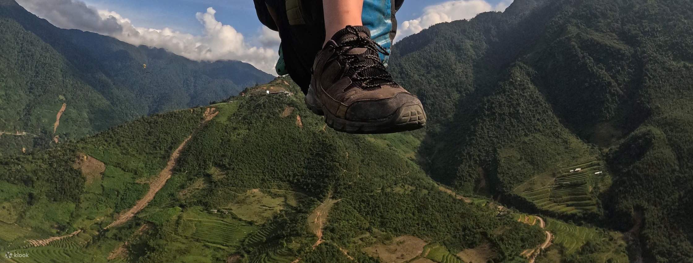 サパでのパラグライダー体験