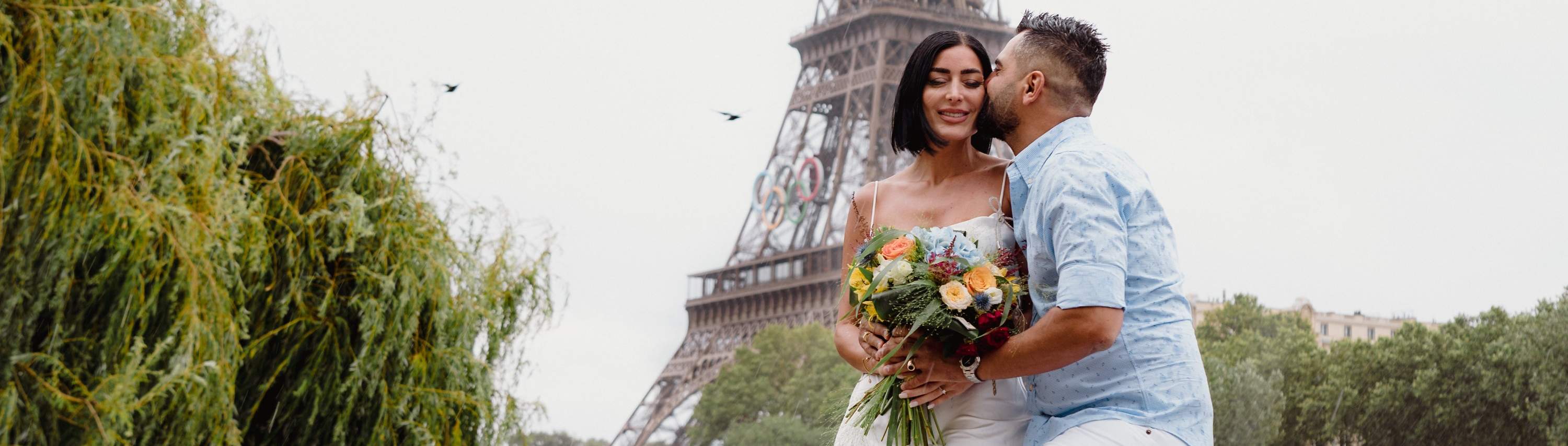 ช่างภาพมืออาชีพในปารีส - บริการถ่ายภาพรอบ หอไอเฟล