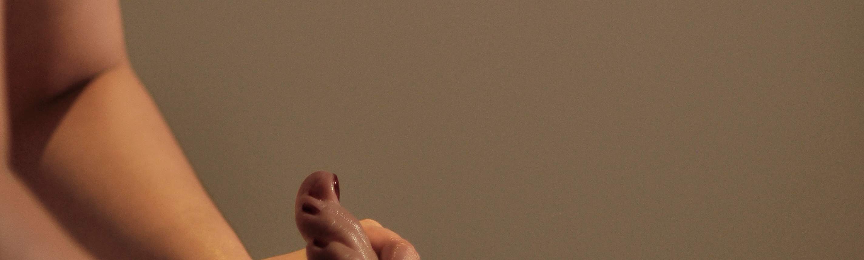 Offrez-vous un moment de détente avec notre massage des pieds signature dans notre boutique à l'atmosphère paisible. Ce soin thérapeutique combine des techniques de pression expertes à nos huiles véganes de première qualité pour revitaliser les pieds et l